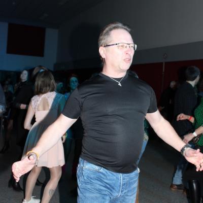 1 256 